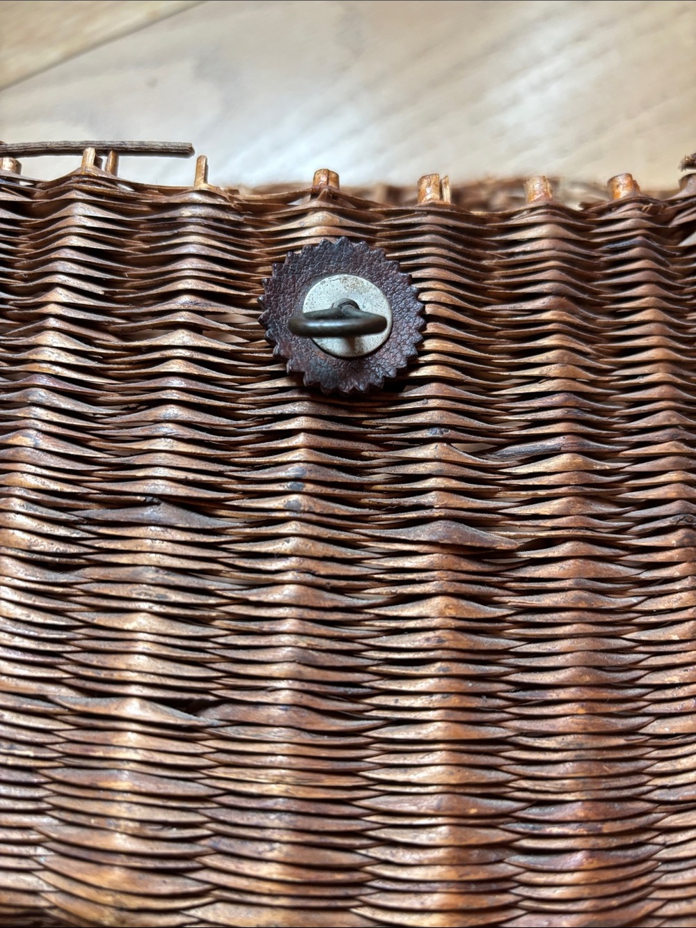 Vtg Handwoven Fishing Creel Basket
Primitive Wicker Creel Rustic Cabin Decor - Picture 4 of 10